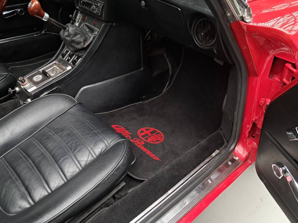 Image 14/38 of Alfa Romeo 2000 Spider Veloce (1978)