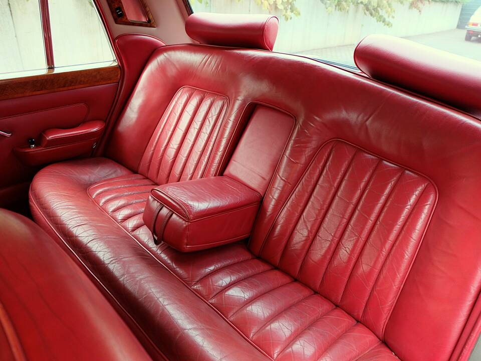 Image 32/48 of Bentley T 1 (1967)