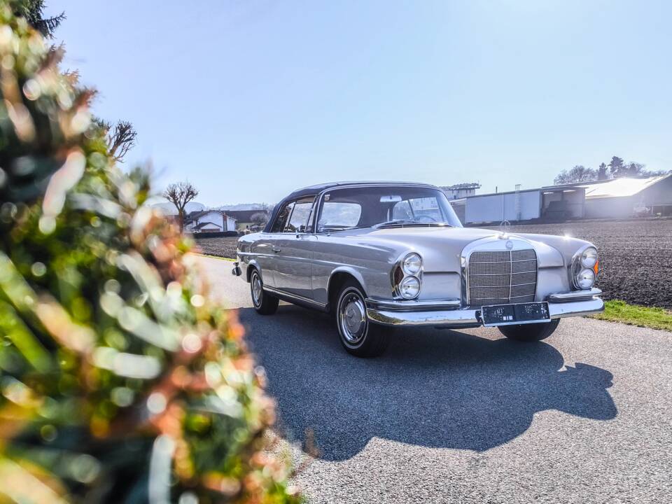 Afbeelding 3/24 van Mercedes-Benz 220 SE b (1964)