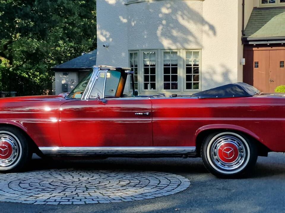 Image 1/44 of Mercedes-Benz 220 SE b (1962)