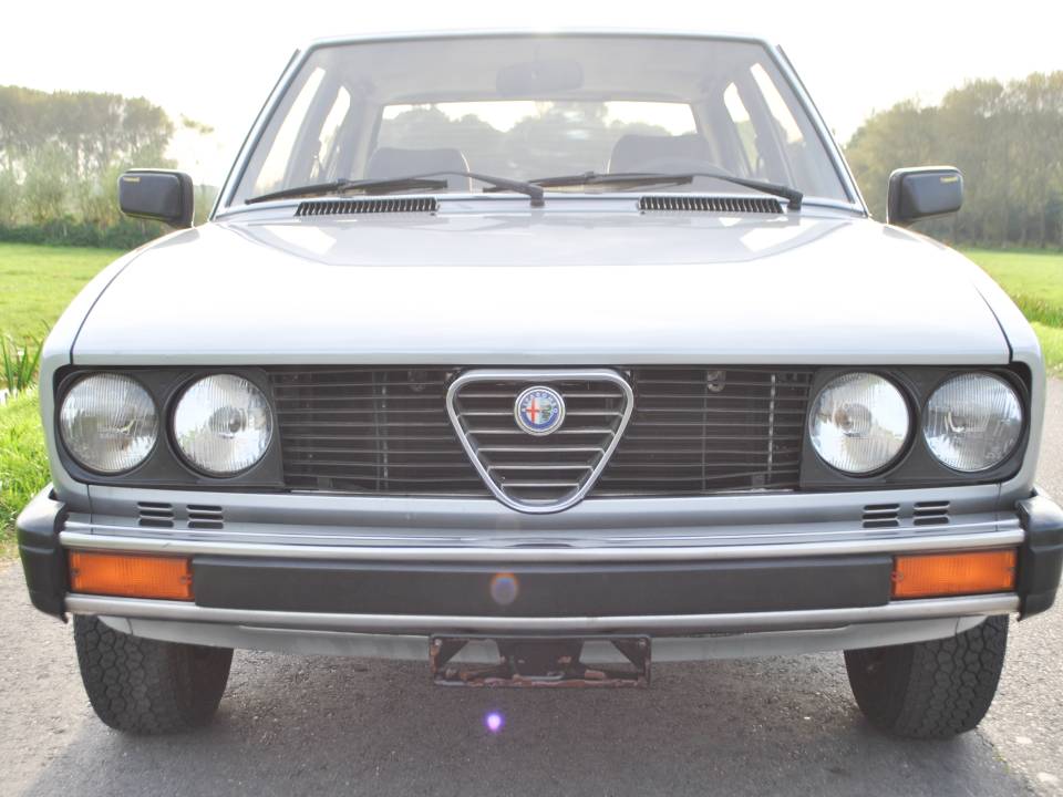 Imagen 5/36 de Alfa Romeo Alfetta 2.0 (1981)