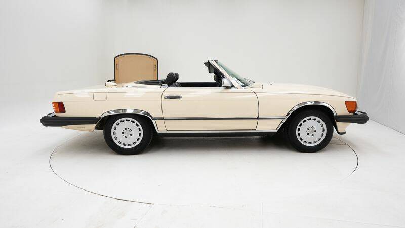 Imagen 8/15 de Mercedes-Benz 560 SL (1986)