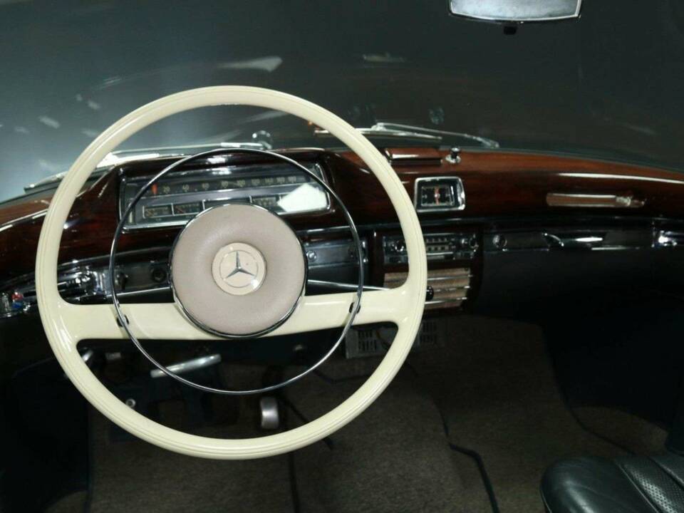 Bild 20/49 von Mercedes-Benz 220 SE (1960)
