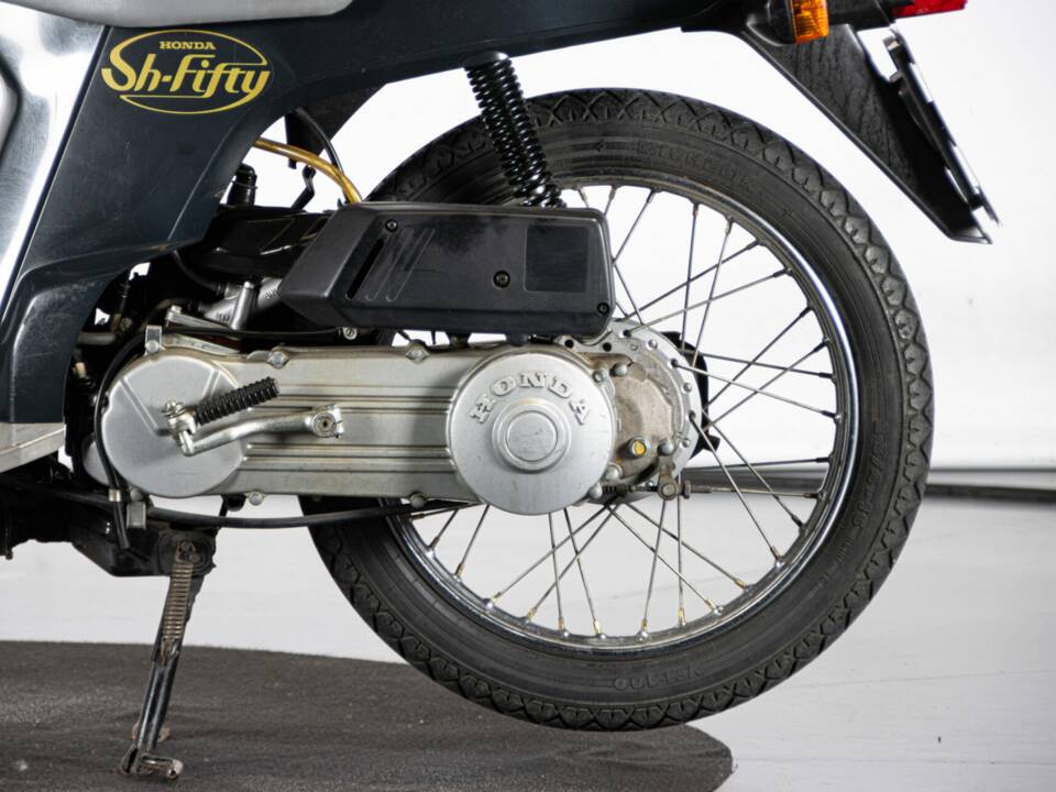 Image 16/44 of Honda SH 50 Fifty (1987)