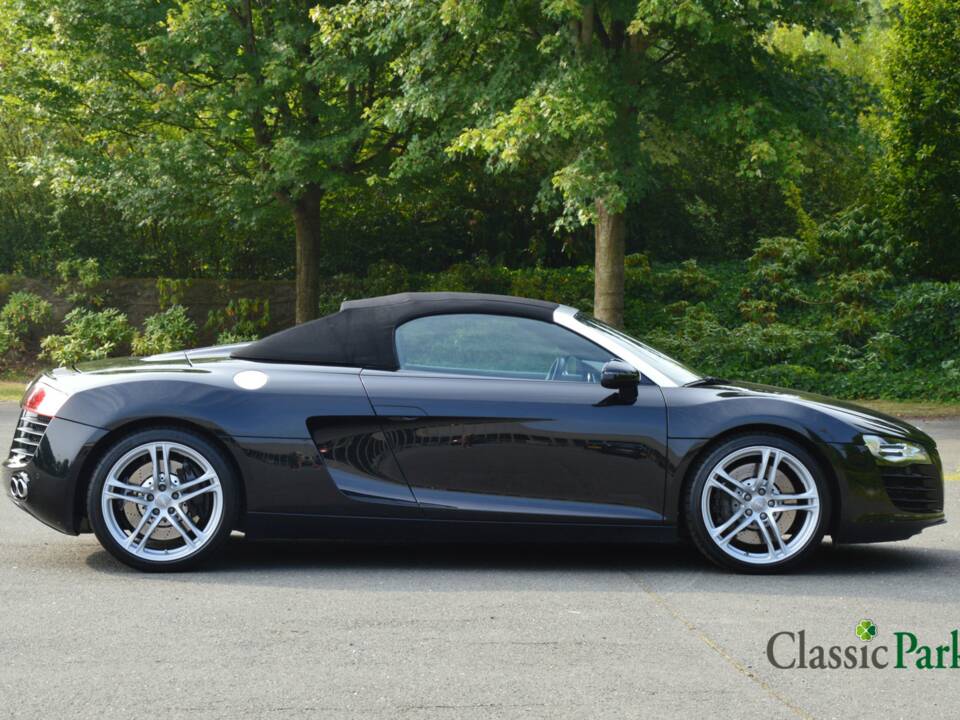 Image 14/50 of Audi R8 Spyder 4.2 FSI Quattro (2011)