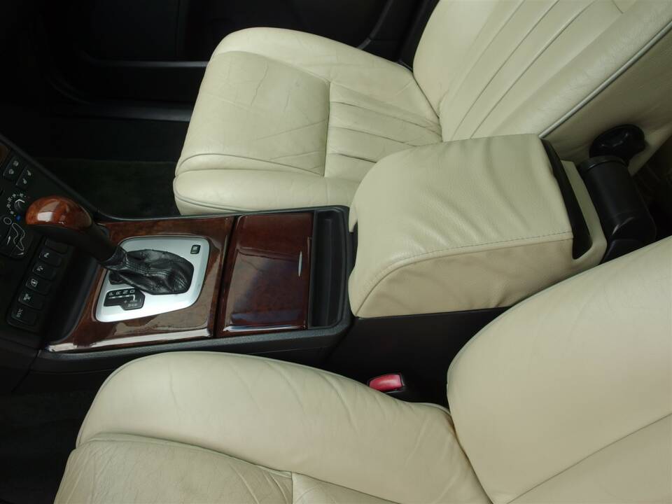 Bild 32/97 von Volvo XC90 V8 (2005)