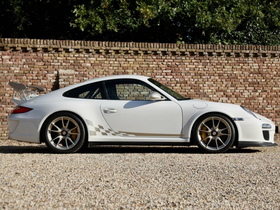 Image 40/50 de Porsche 911 GT3 RS (2010)