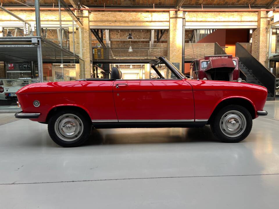 Image 5/39 of Peugeot 204 Convertible (1968)