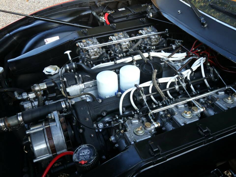 Imagen 32/50 de Ferrari 365 GTC/4 (1972)