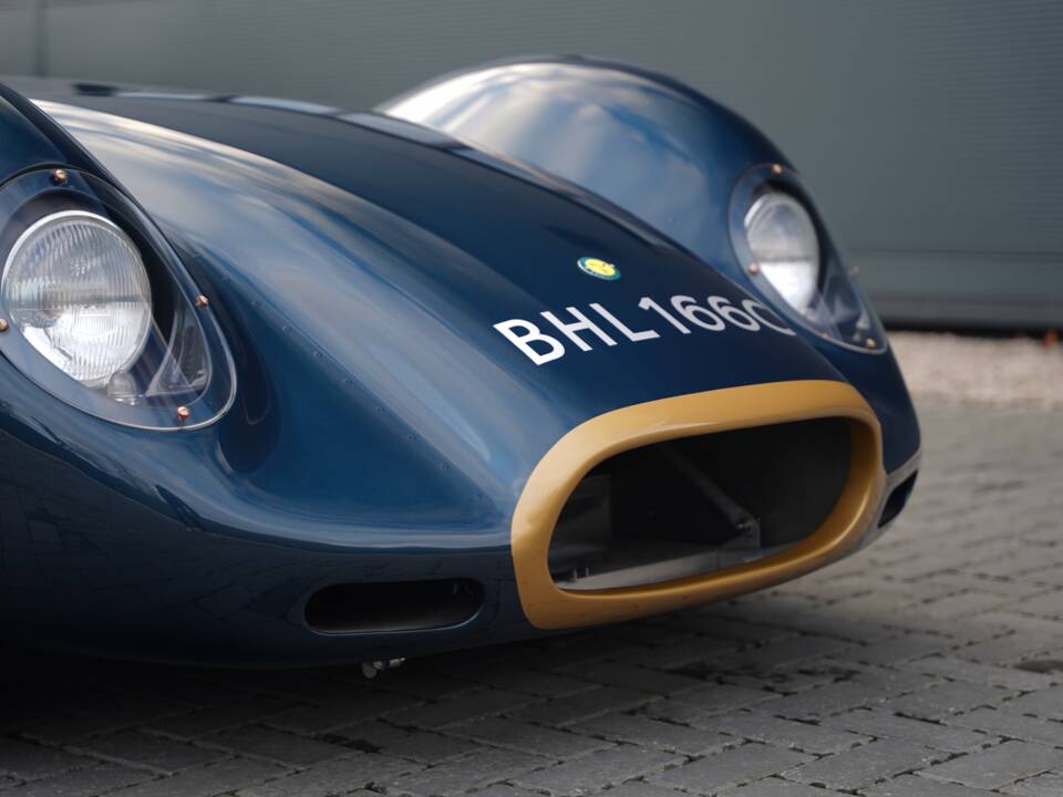 Image 25/50 of Lister Knobbly (1958)