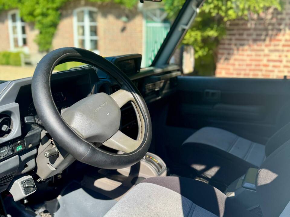 Imagen 8/12 de Toyota Land Cruiser LJ 78 (1990)