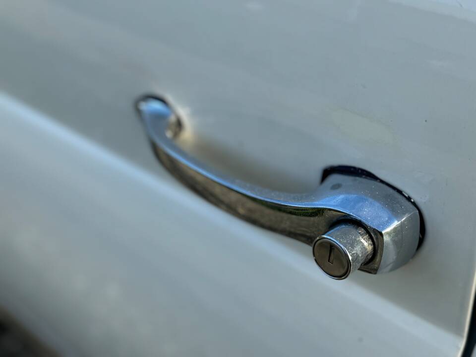 Image 59/132 of Mercedes-Benz 220 SE b (1963)