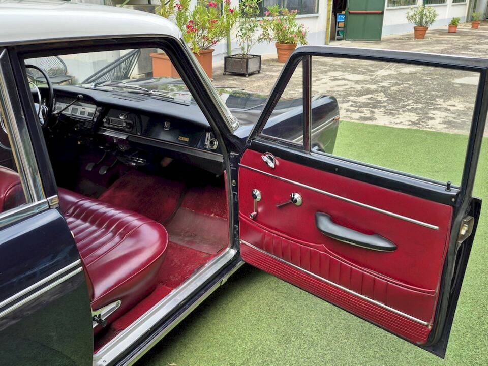 Bild 27/47 von FIAT 2300 (1961)