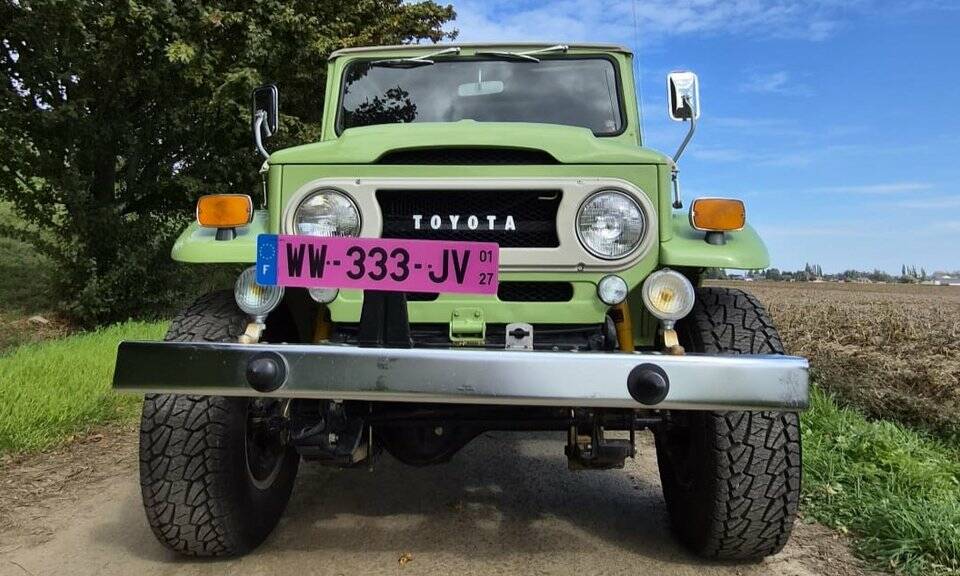 Image 4/5 of Toyota Land Cruiser FJ 40 (1975)