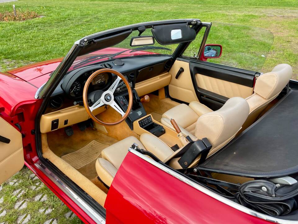 Bild 18/23 von Alfa Romeo 2.0 Spider (1991)