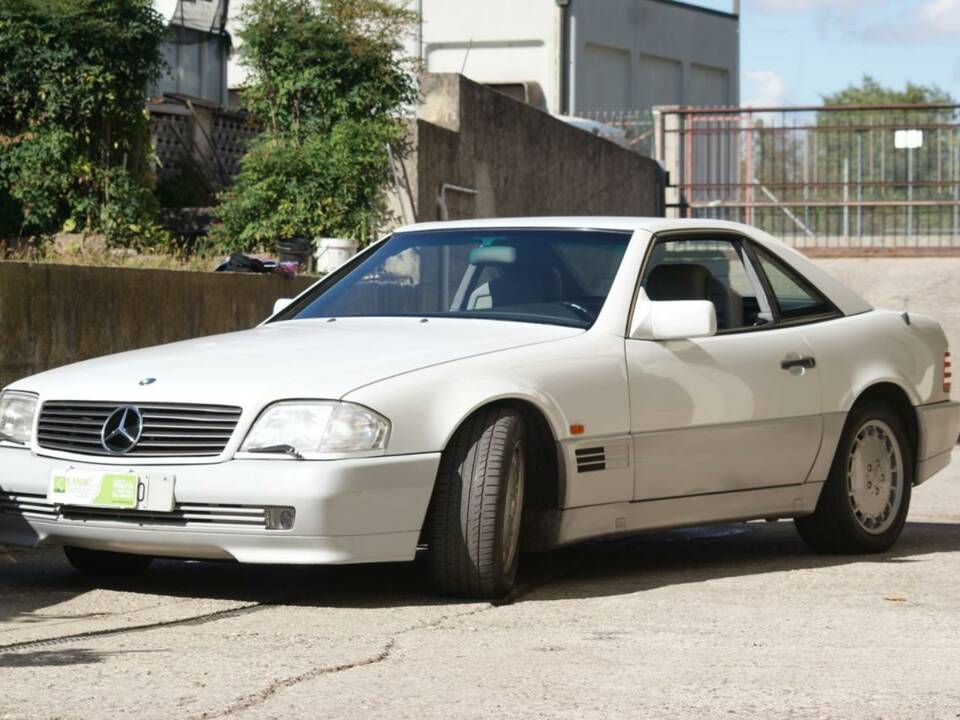 Image 46/50 of Mercedes-Benz 300 SL-24 (1989)