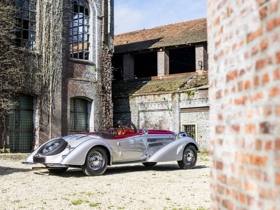 Image 16/50 of Horch 853 (1939)