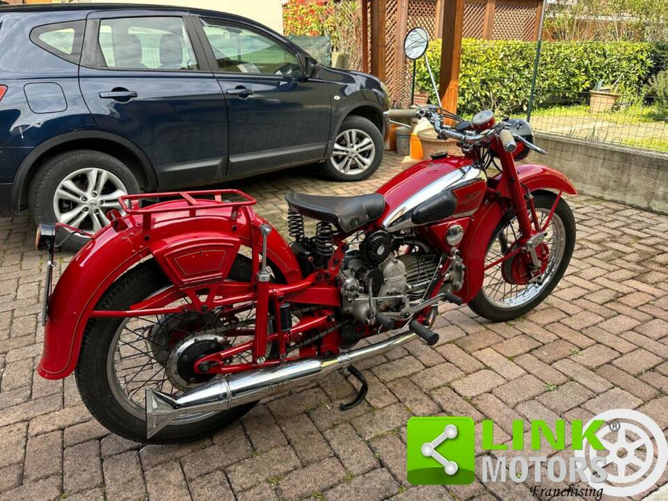 Immagine 2/10 di Moto Guzzi DUMMY (1952)
