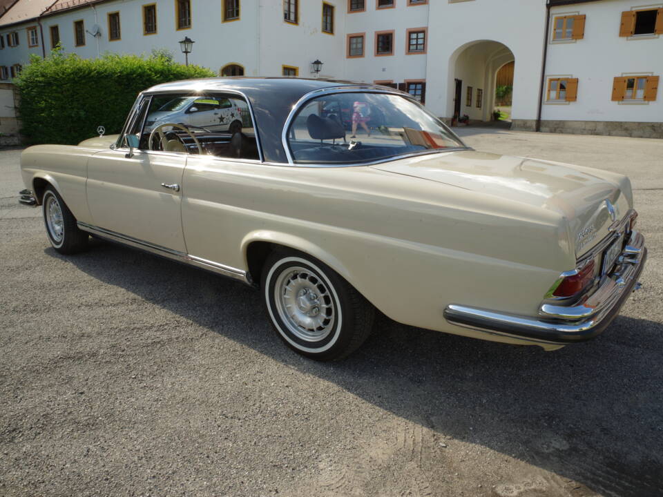 Image 13/73 de Mercedes-Benz 280 SE (1969)