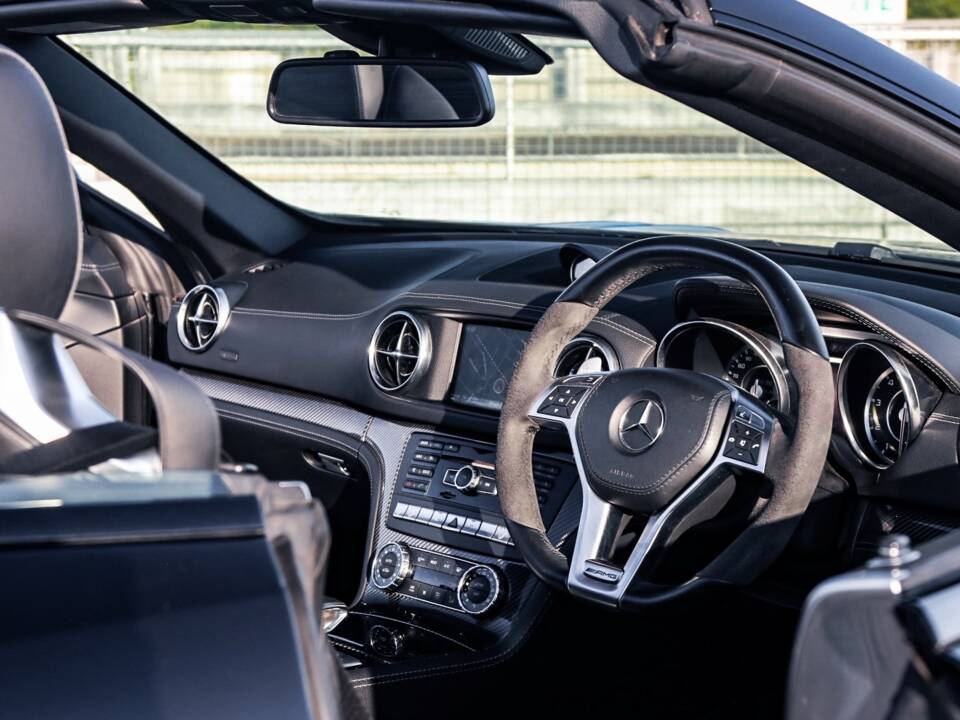 Image 4/33 de Mercedes-Benz SL 63 AMG (2012)