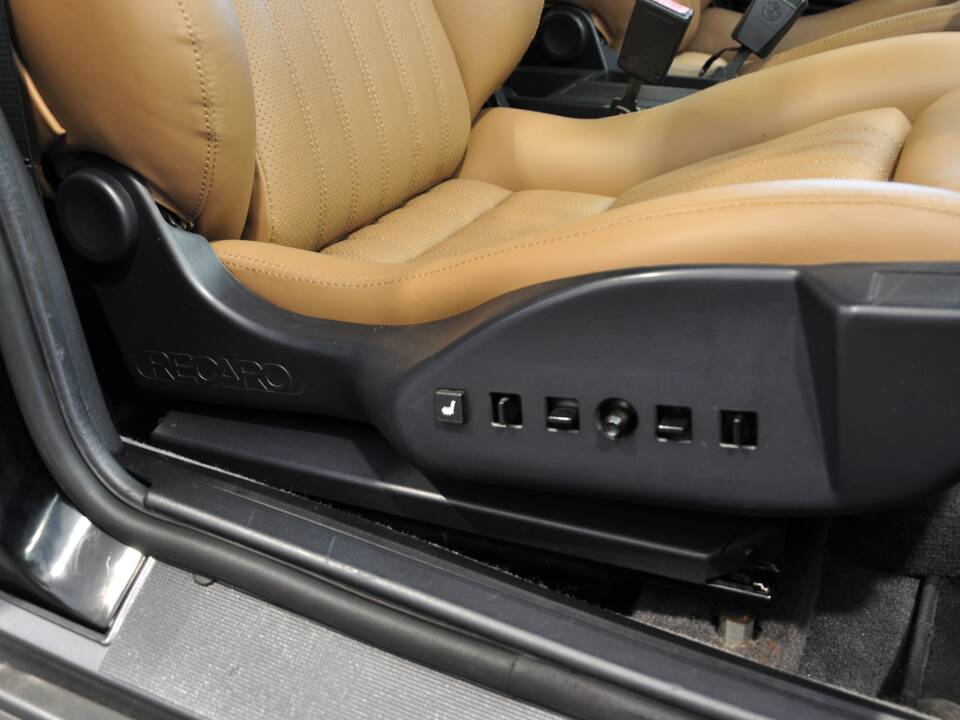 Obraz 27/34 pojazdu Alfa Romeo 164 3.0 24V Q4 (1996)