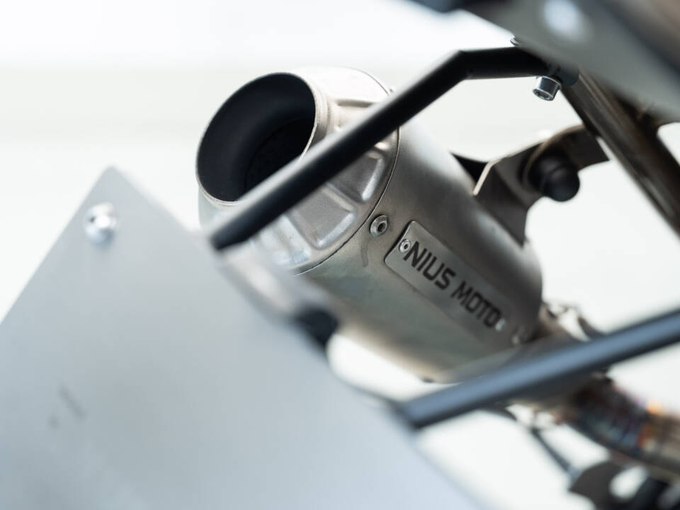 Image 17/28 of Ducati DUMMY (2002)