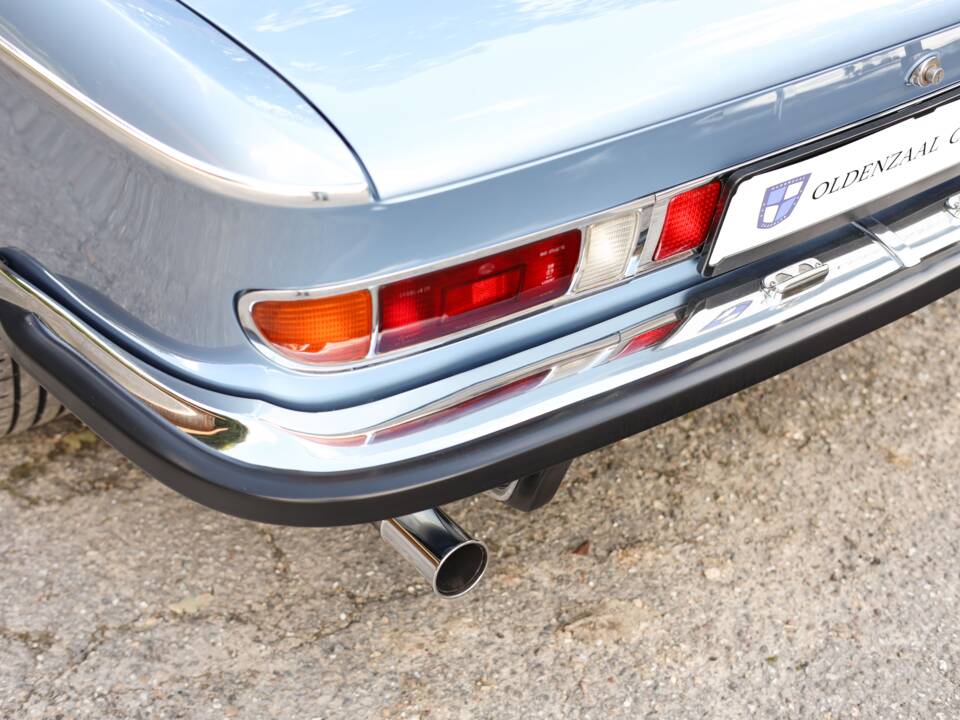 Image 54/73 of BMW 3.0 CSi (1973)