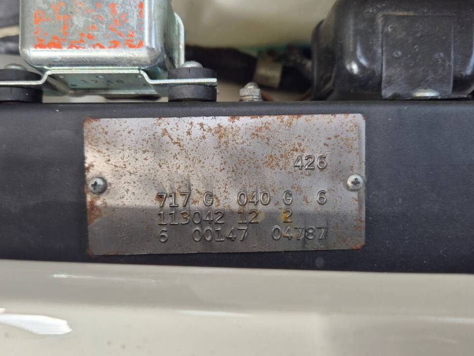 Image 54/60 of Mercedes-Benz 230 SL (1967)