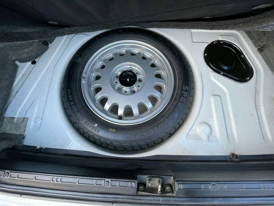 Image 45/55 of BMW 525ix (1993)