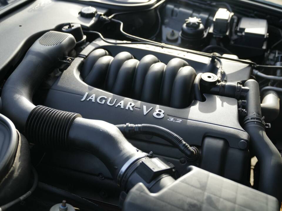 Image 27/30 of Jaguar XJ6 3.2 Sovereign (1997)