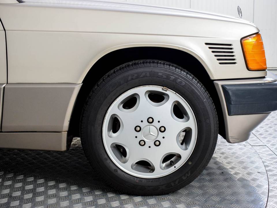 Afbeelding 22/50 van Mercedes-Benz 190 D 2.5 Turbo (1989)