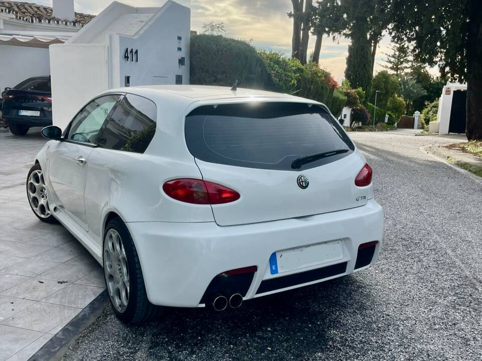 Imagen 4/9 de Alfa Romeo 147 3.2 GTA (2004)