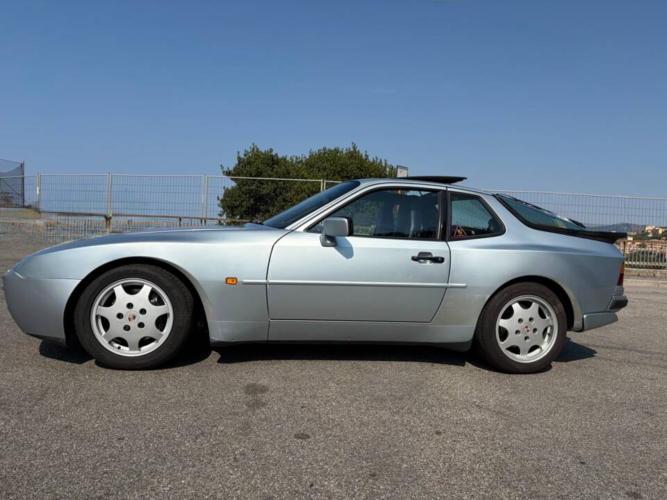 Image 34/98 of Porsche 944 Turbo S (1988)