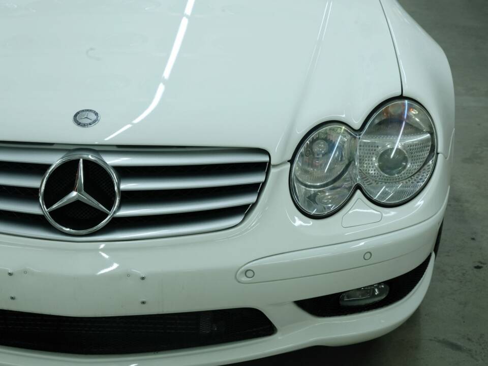 Image 26/50 of Mercedes-Benz SL 55 AMG (2003)