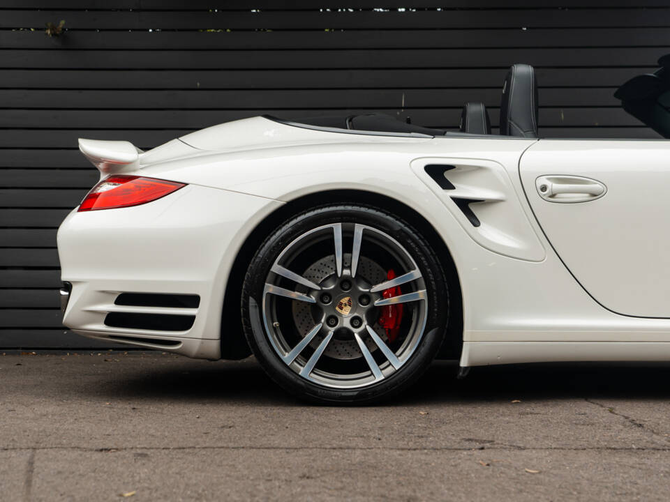 Immagine 16/22 di Porsche 911 Turbo (2010)