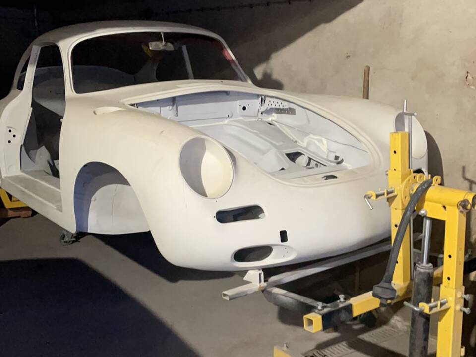Image 18/27 of Porsche 356 C 1600 SC (1964)