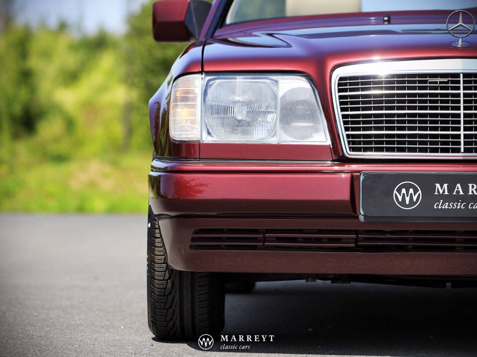 Bild 34/79 von Mercedes-Benz E 220 (1996)