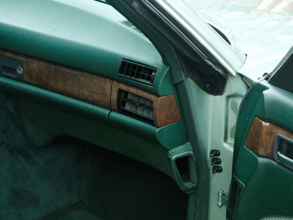 Bild 38/50 von Mercedes-Benz 500 SEC (1988)