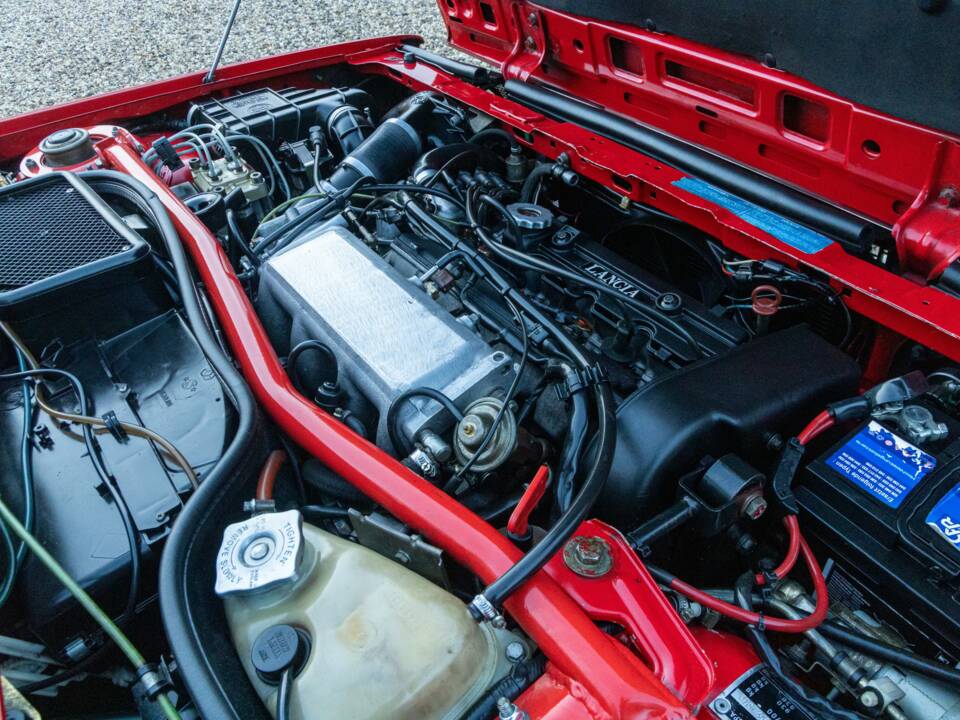 Imagen 50/50 de Lancia Delta HF Integrale Evoluzione I (1991)