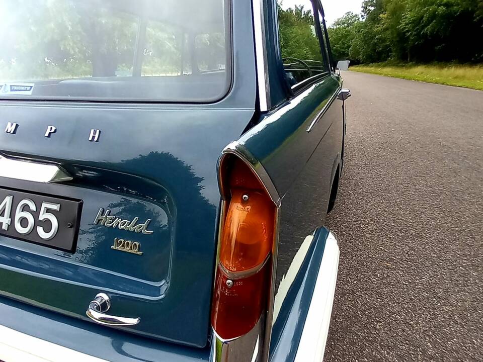 Image 52/93 of Triumph Herald 1200 (1964)