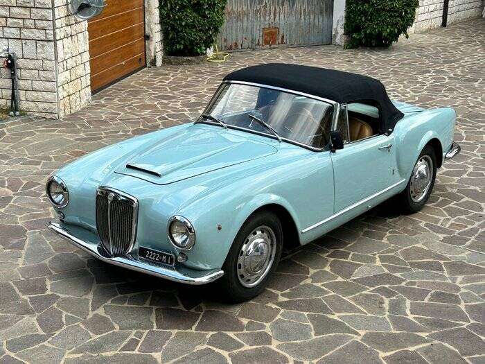 Imagen 3/7 de Lancia Aurelia B24 Convertible (1957)