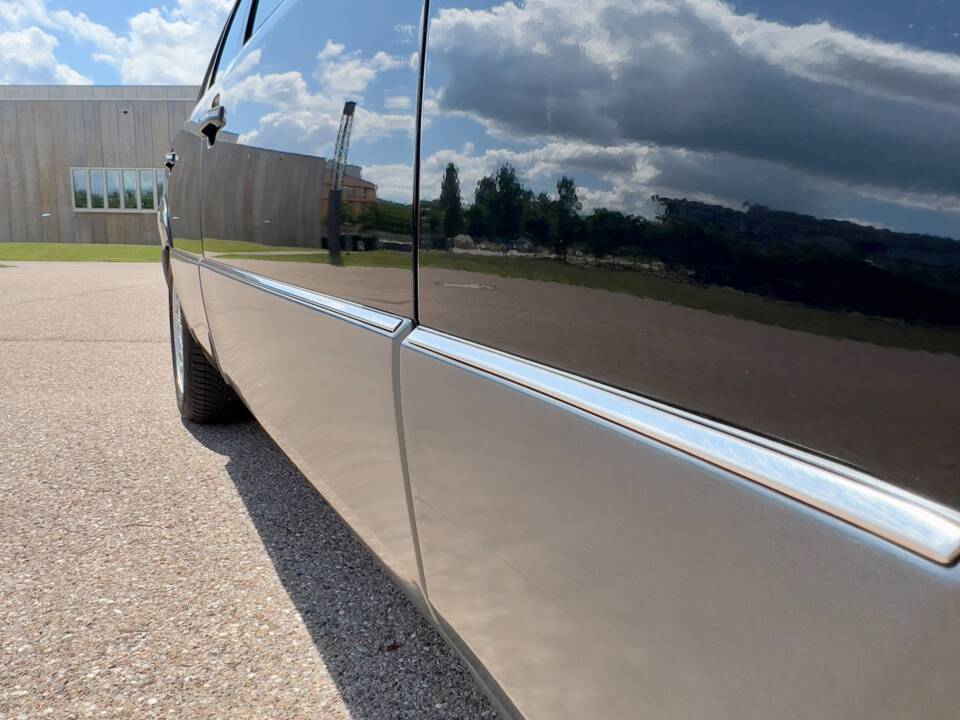 Immagine 10/36 di Mercedes-Benz 300 E 4-Matic (1989)