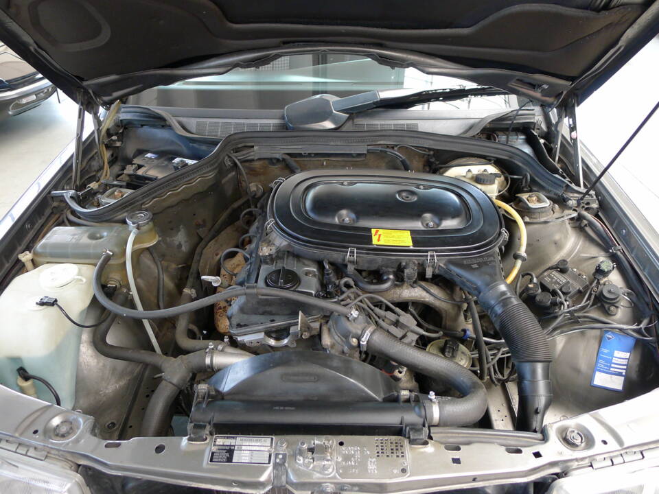 Image 8/34 de Mercedes-Benz 190 E 1.8 (1991)