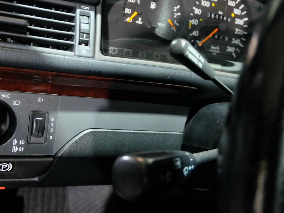 Bild 7/40 von Mercedes-Benz E 500 (1993)