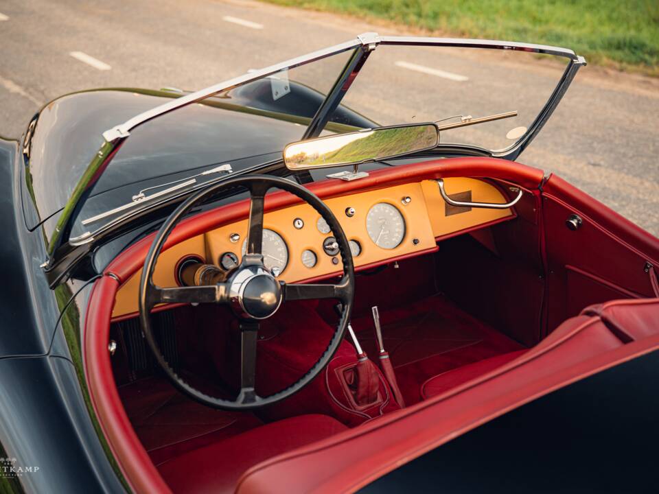 Image 11/20 of Jaguar XK 120 OTS (1950)