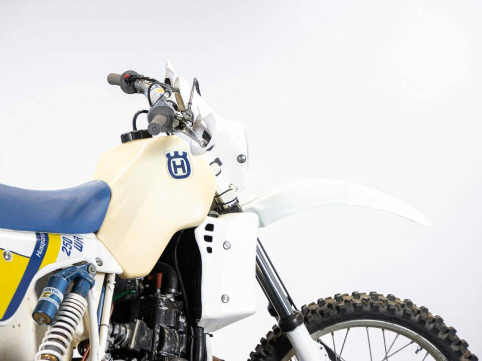 Image 27/50 of Husqvarna WR 250 (1985)