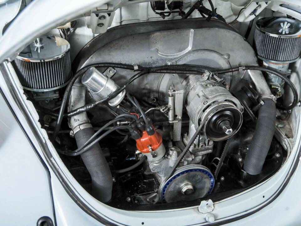 Bild 38/50 von Volkswagen Käfer 1303 LS (1976)