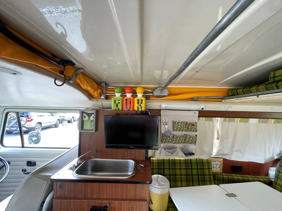Bild 8/12 von Volkswagen T2b Westfalia (1975)