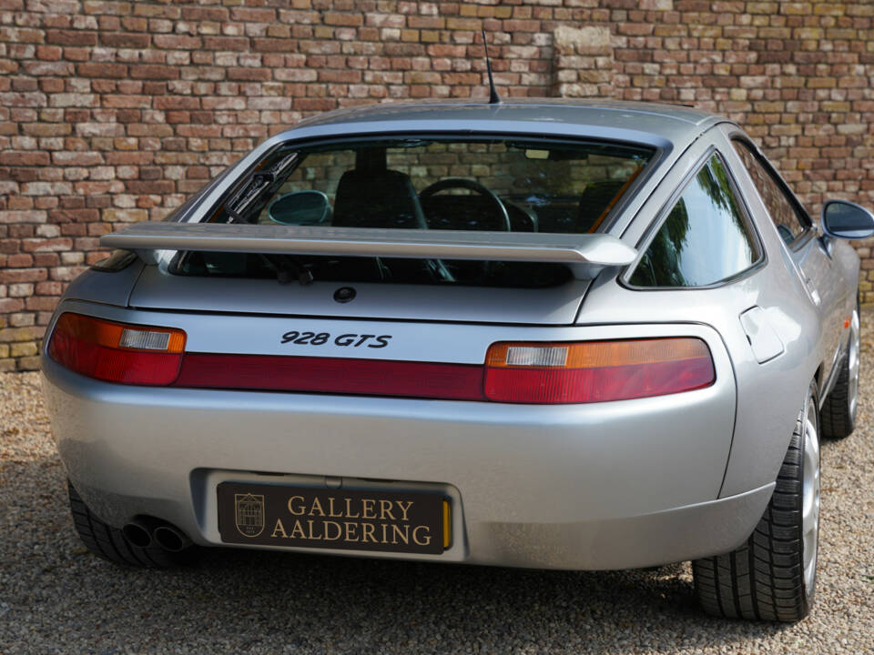 Immagine 22/50 di Porsche 928 GTS (1993)