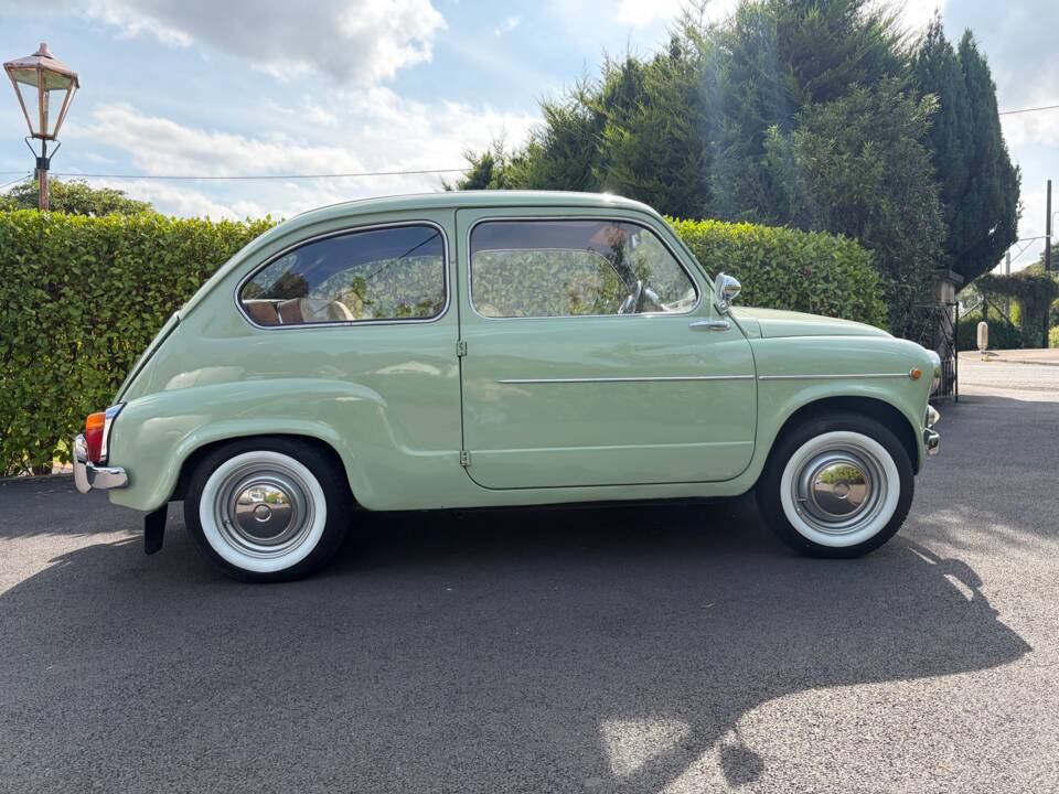 Image 1/24 of SEAT 600 D (1966)
